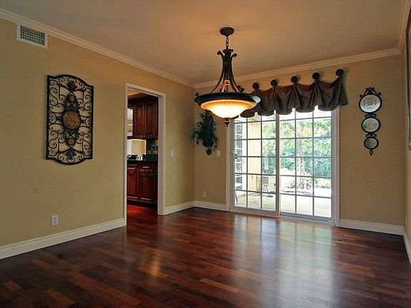 4th image of 2381 Bradley Ave