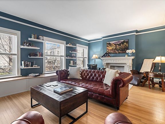 5th image of 2929 N Pine Grove Ave APT 1