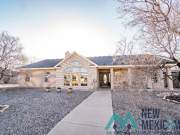 3rd image of 1206 Saunders Dr