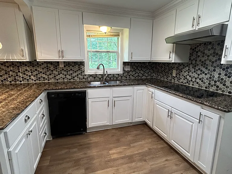 614 Boston Rd — Photo 8
