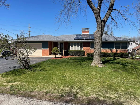 430 W Pershing St, Stillman Valley, IL 61084