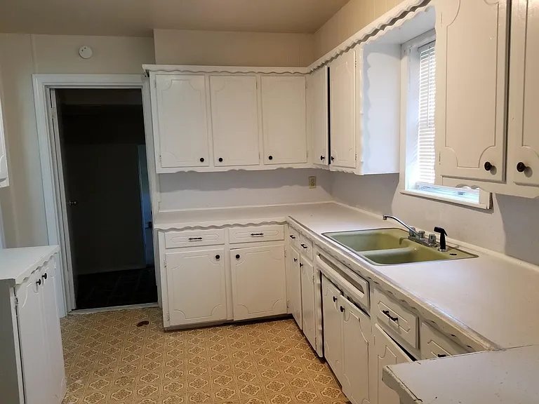 1617 NW Lincoln Ave — Photo 4