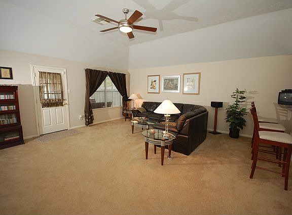 3rd image of 140 Bristol Bend Ln