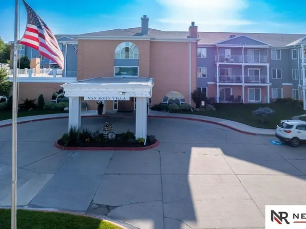 3001 S 51st Street Ct Unit 215, Lincoln, NE 68506