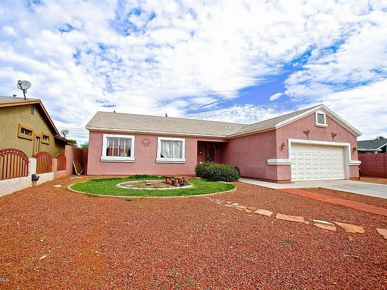 8526 W Vale Dr — Photo 1