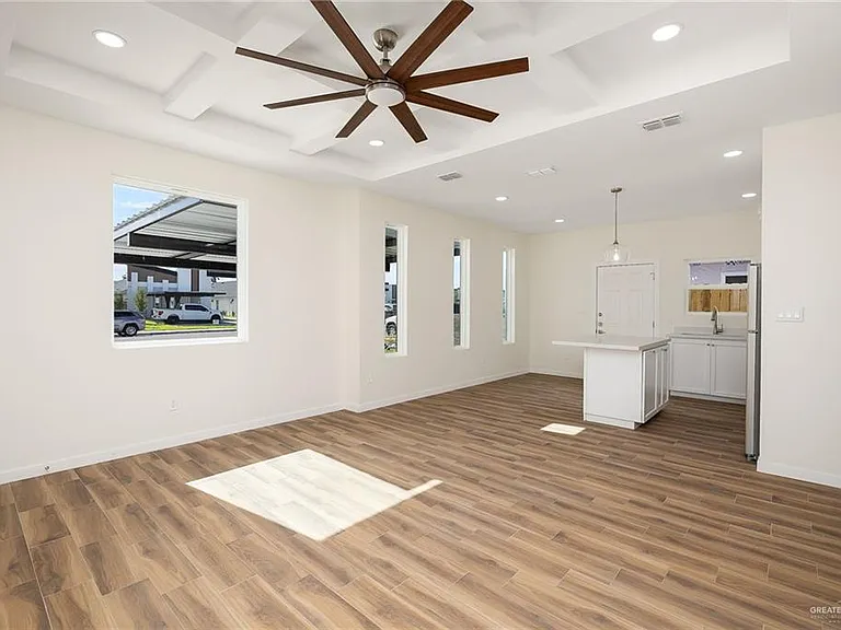 609 N Onyx Ave #1 — Photo 3