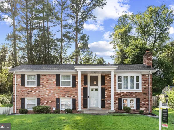 13820 Gilbert Rd, Woodbridge, VA 22193