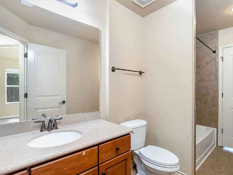 15606 Fox Ln — Photo 14
