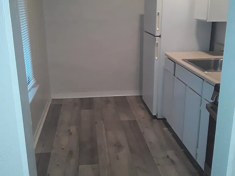 240 River St #10 — Photo 3
