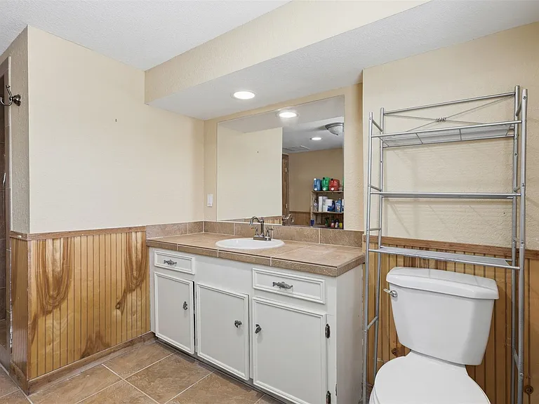 375 Ling St — Photo 20