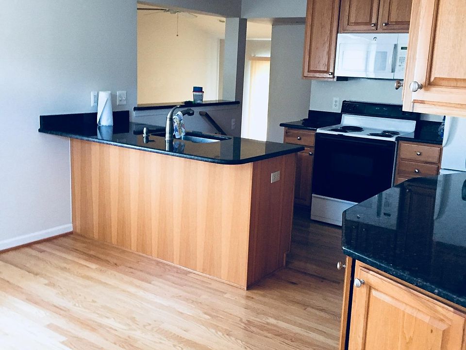 2nd image of 1384 Cambria Dr