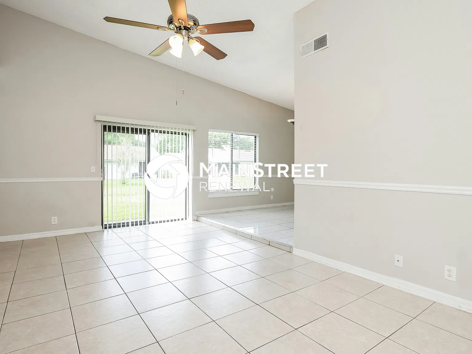 820 E Flag Ln — Photo 3