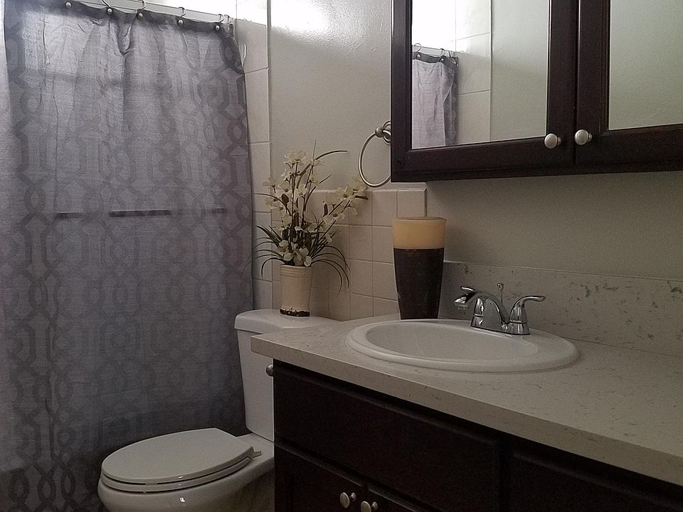 1st image of 14015 Oxnard St #7