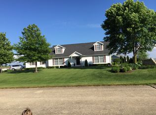 6 Corbett Dr, Watseka, IL 60970