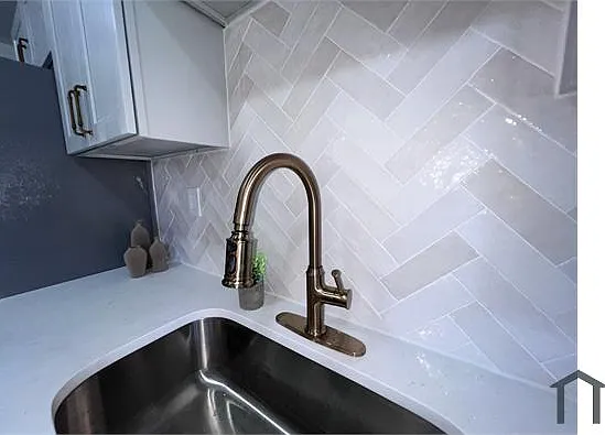 2802 W Garrison Ave — Photo 8