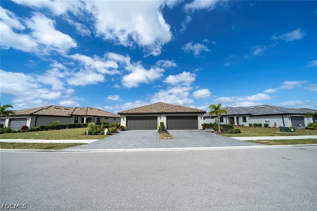 2 bed, 2.0 bath, 1564 sqft, $2,700 — Photo 1