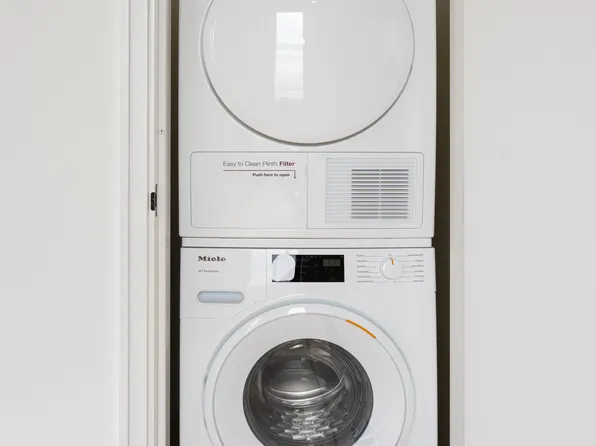 9 De Kalb Avenue image 11 of 27