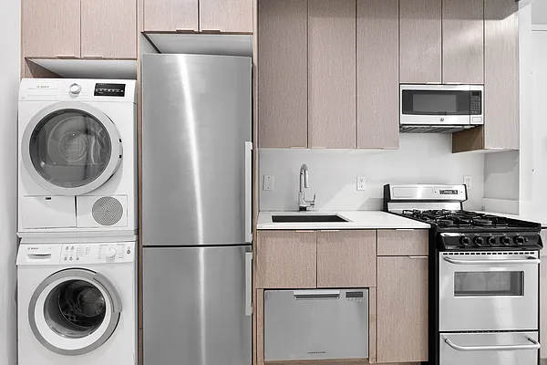 Rented by REAL New York | media 21