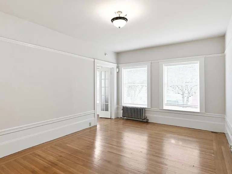 The Townsend Apartments, located at 1029 Oak Street, is a beautiful four-story, historic brick bu... — Photo 27