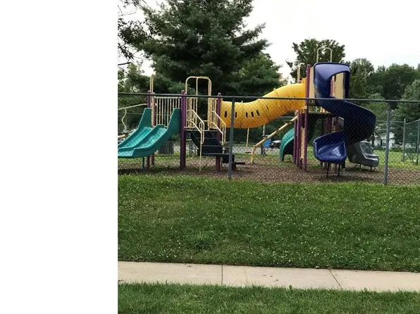 412 Lindsley Ct, Burlington, NJ 08016