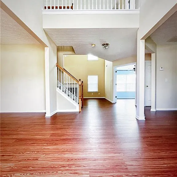 788 Roxholly Ln — Photo 3