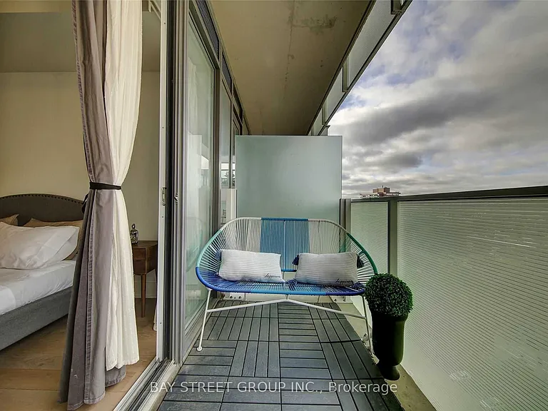 200 Bloor St W #1409 — Photo 41