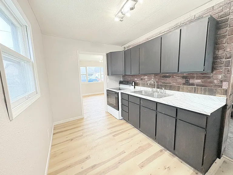 1525 Reswick Dr — Photo 10