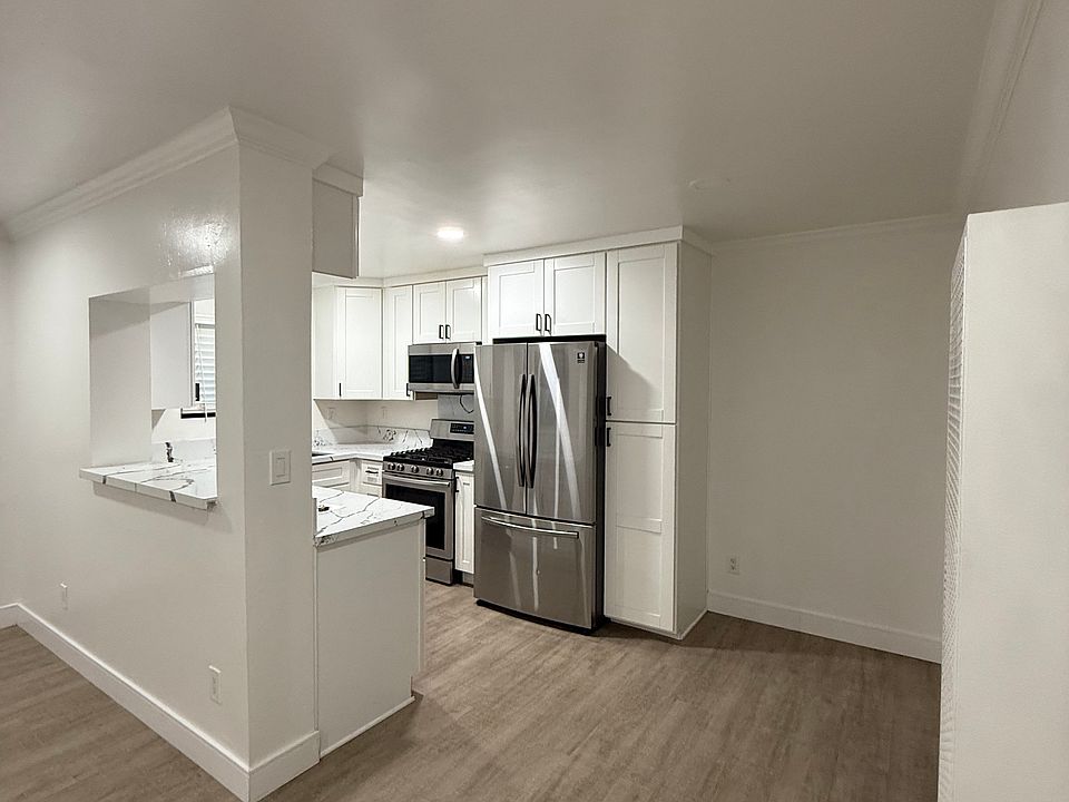 1st image of 4431 32nd St Unit 10