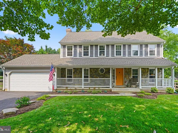 12556 Carrington Hill Dr, Gaithersburg, MD 20878