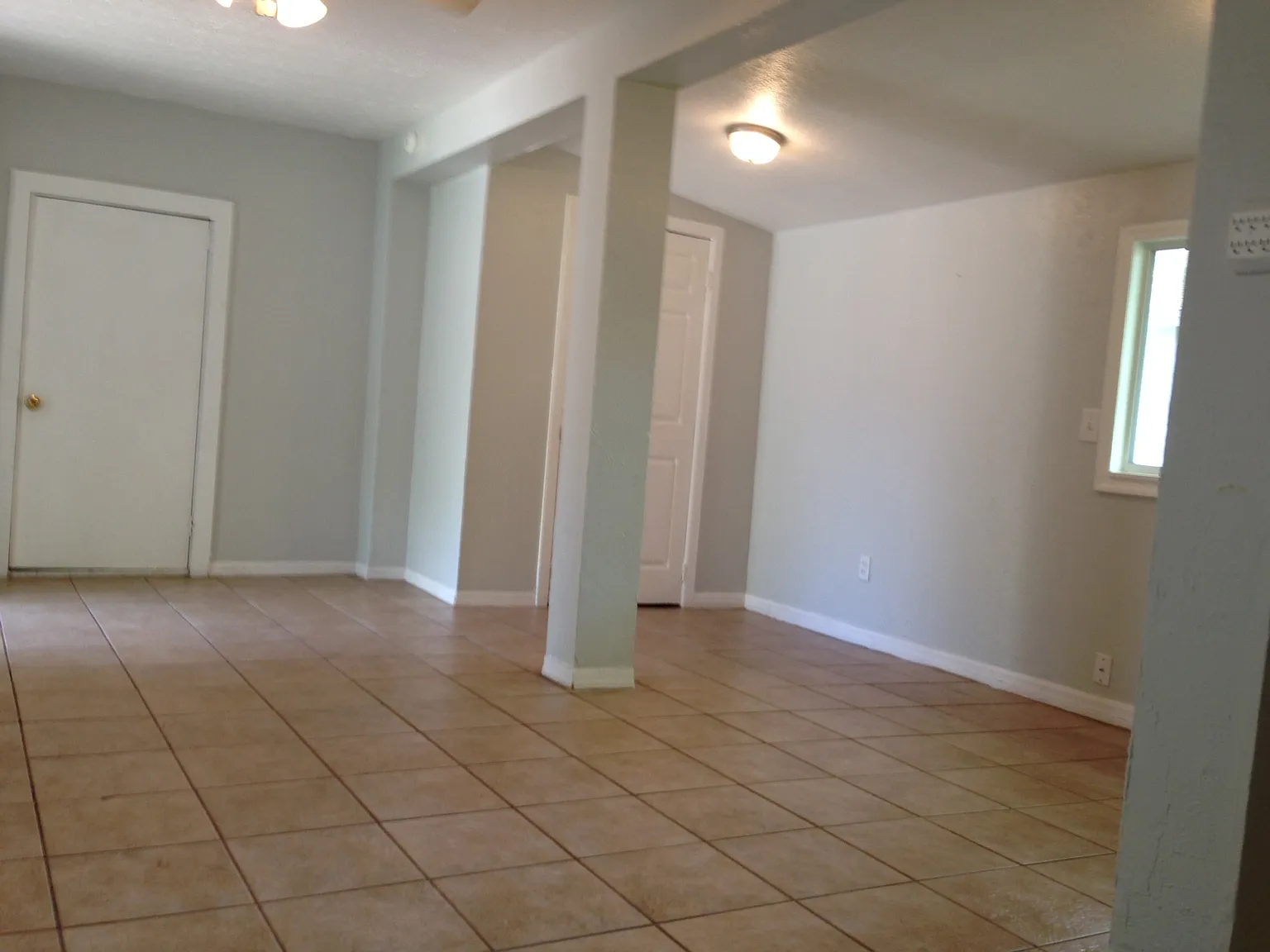 1328 Cloverlawn Ave — Photo 4