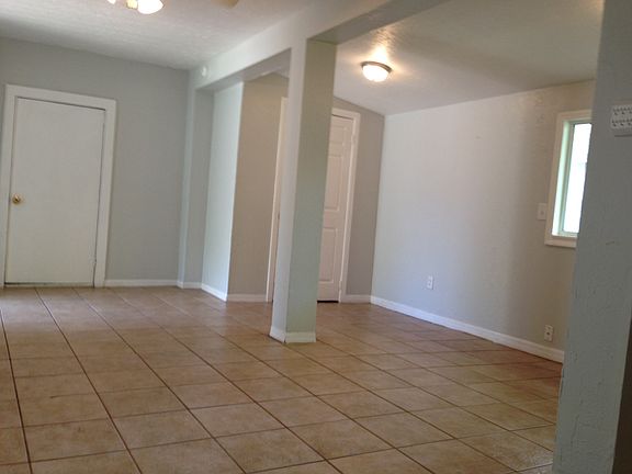 3rd image of 1328 Cloverlawn Ave #B