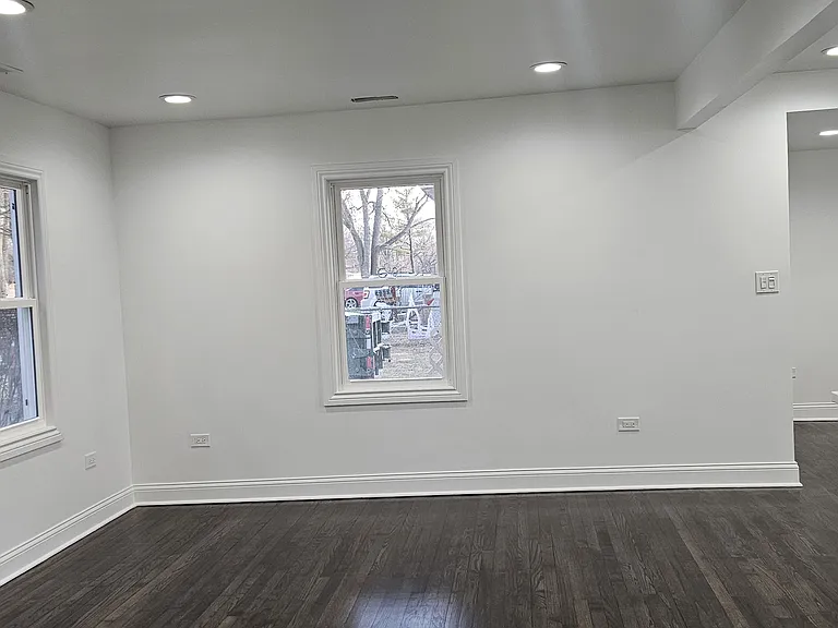 11712 S Harding Ave — Photo 8