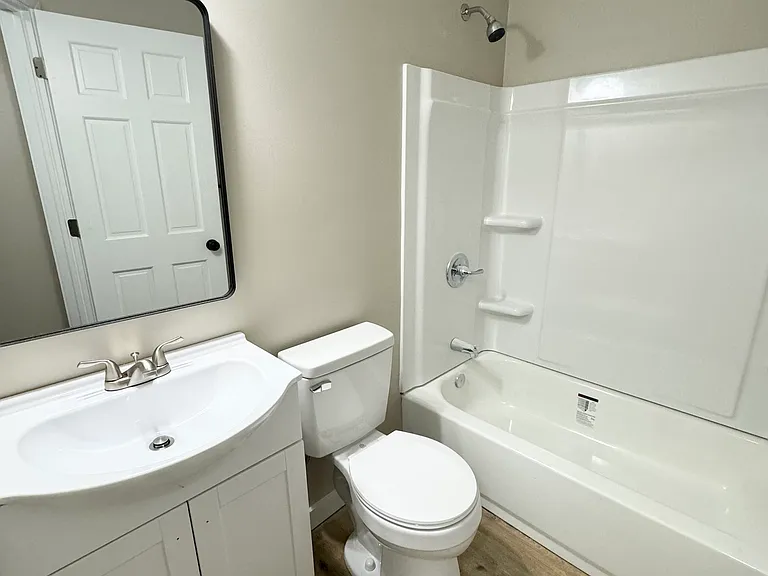 121 Oak St #E — Photo 8