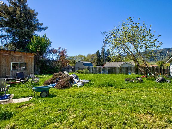 5th image of 210 Adams St