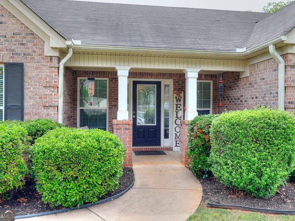 363 Laurel Oaks Ln, Jefferson, GA 30549