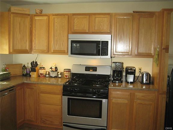 3rd image of 33 Edgewood Dr