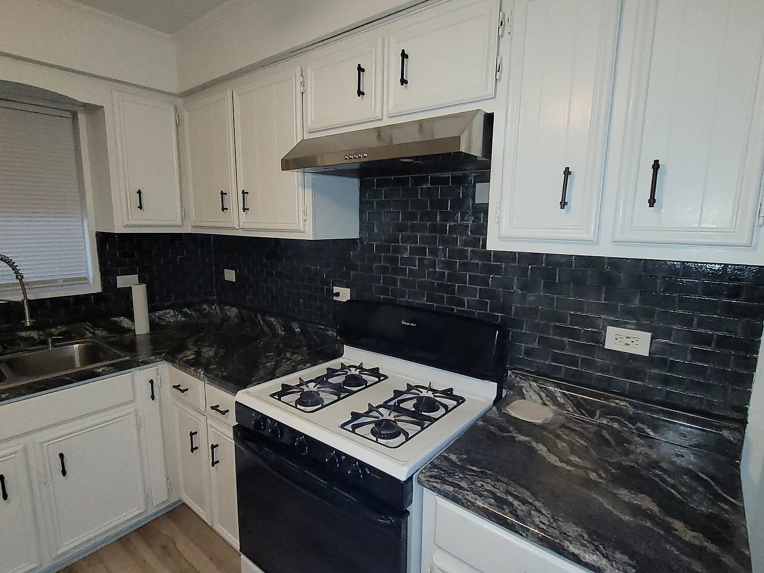 Charming 3 Bed, 2 Bath Home in Park Forest, IL — Photo 4