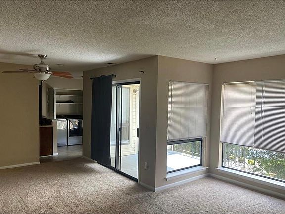 4th image of 4814 Spring Lake Dr APT E