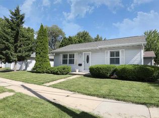 320 E Linwood Ave, Oshkosh, WI 54901