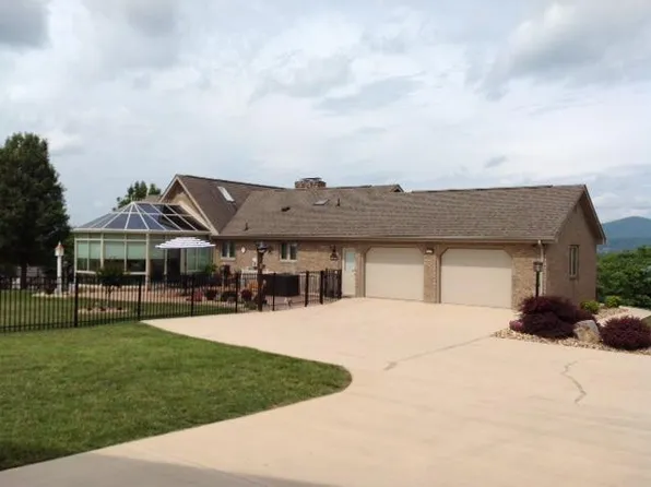 252 Richardson Dr, Roanoke, VA 24019