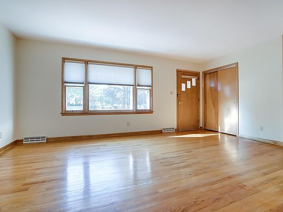 4th image of 2413 Elmo Pl