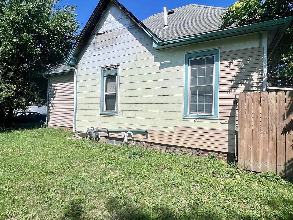 2nd image of 2523 Jackson St