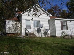 85 Central Hill Rd, Grantsburg, IL 62943