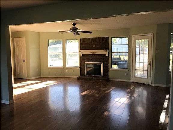 5th image of 802 Meadowview Ln