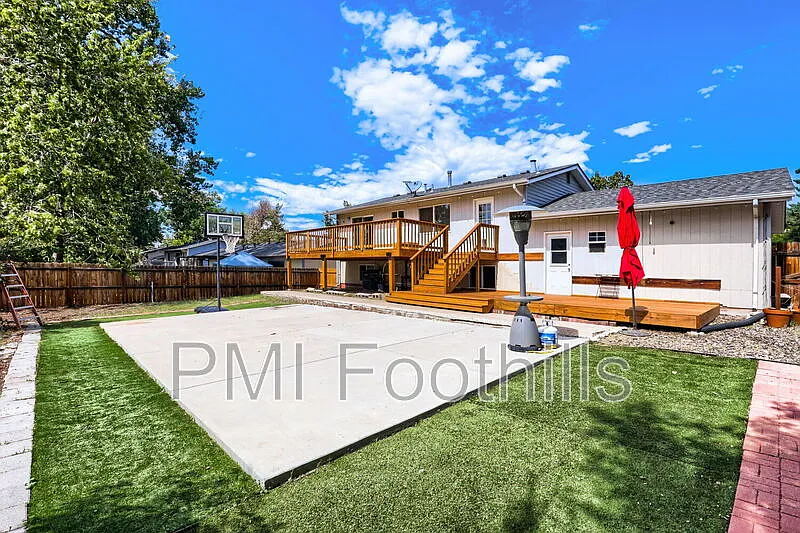 4 bed, 2.0 bath, 1688 sqft, $2,990 — Photo 2