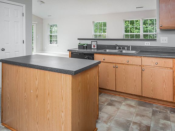 4th image of 3511 Thornwood Dr #1