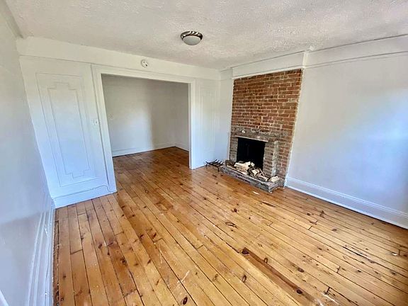 3rd image of 393 Sackett St Floor 3