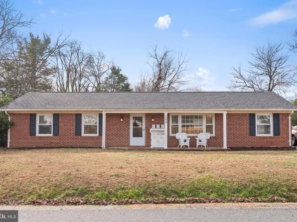 204 Redwood Dr, Fredericksburg, VA 22408