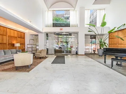 Sold by Re/Max In The City | media 32