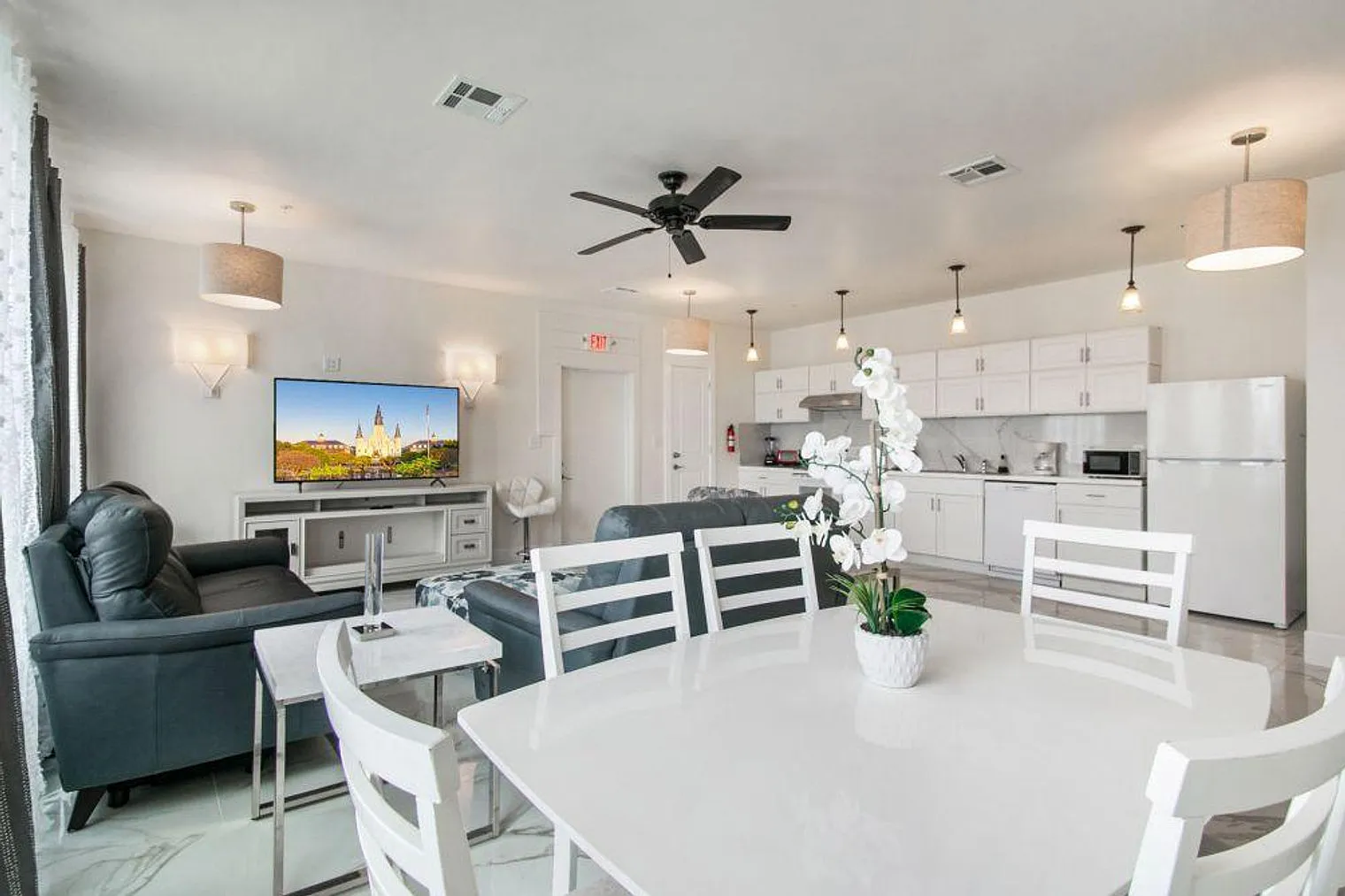 4 bed, 3.0 bath, 2292 sqft, $6,600 — Photo 3